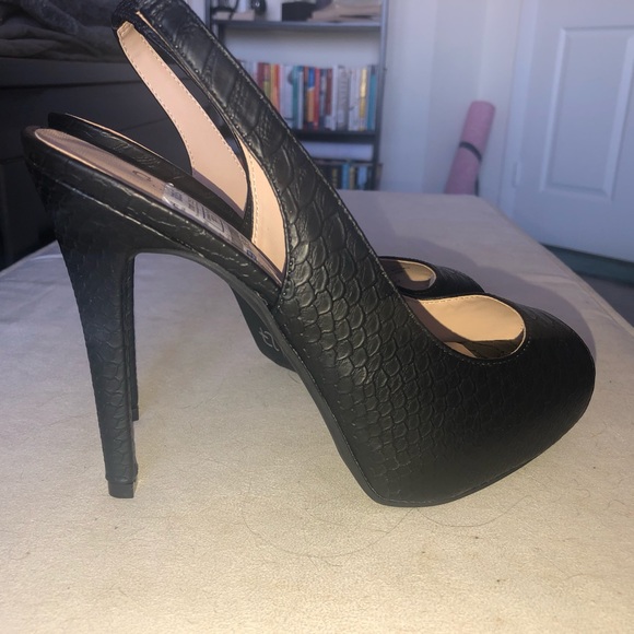 Black Guess Heels - Picture 2 of 3